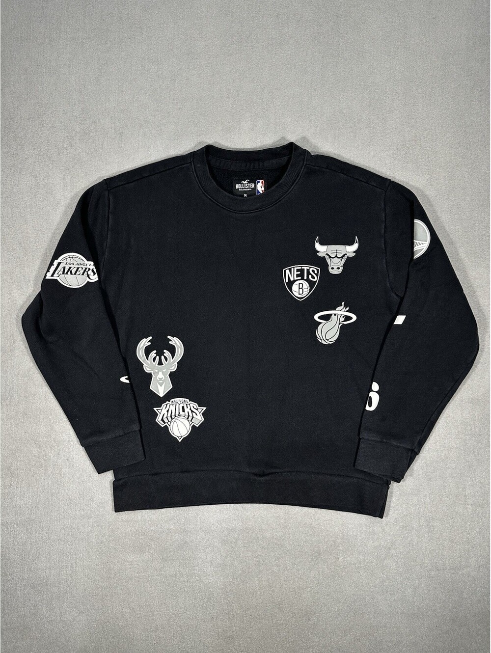 Hollister NBA Sweatshirt Mens Medium Black All Team Logo Crewneck Pullover
